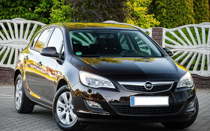 mazowieckie Opel Astra cena 29900 przebieg: 170000, rok produkcji 2012 z Bierutów